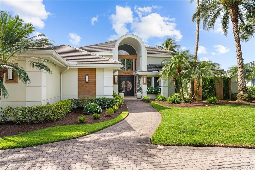 560 Bay Pointe Circle, Palm City