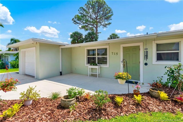 2 of 30 - 715 Se Alamanda Way, Stuart, FL