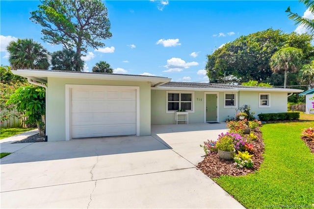 5 of 30 - 715 Se Alamanda Way, Stuart, FL