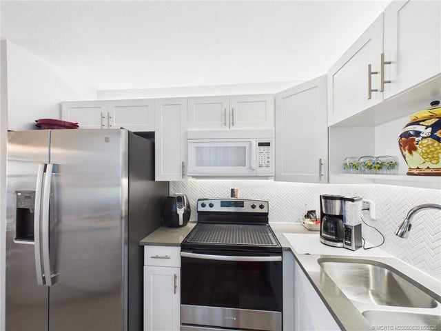 2 of 27 - 96 Spring Lake Drive #105, Vero Beach, FL