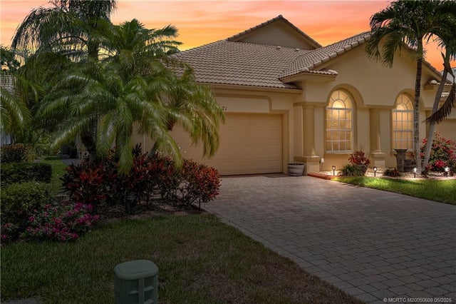 1 of 33 - 871 Nw Red Pine Way, Jensen Beach, FL