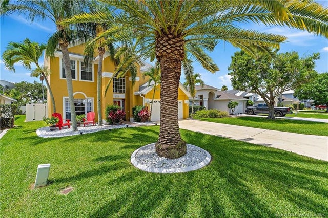 1 of 55 - 728 Nw Waterlily Place, Jensen Beach, FL