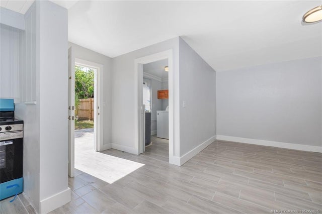 3 of 32 - 1073 Ne Orange Avenue, Jensen Beach, FL