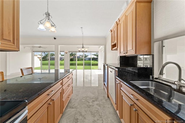 5 of 35 - 2018 Sw Mayflower Drive, Palm City, FL