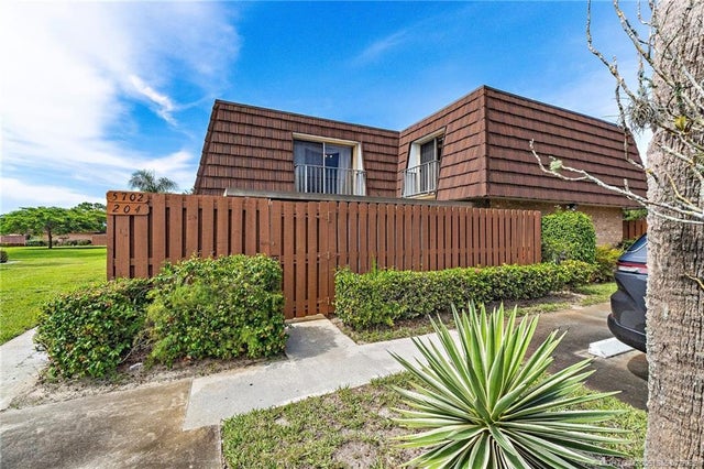2 of 25 - 5702 Se Riverboat Drive #204, Stuart, FL
