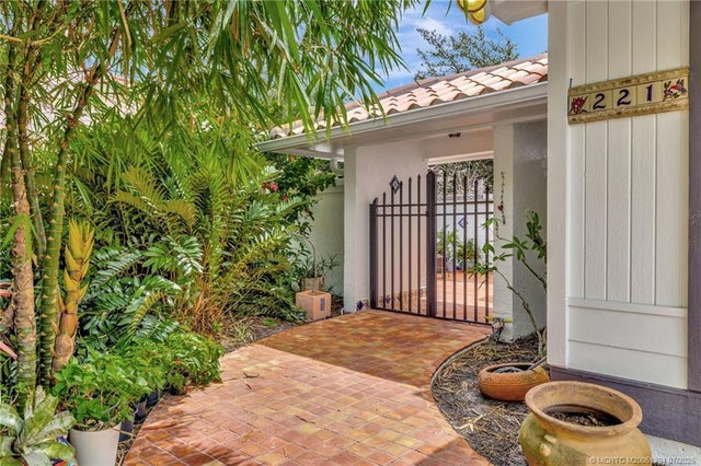 3 of 19 - 221 Se Coconut Avenue, Stuart, FL