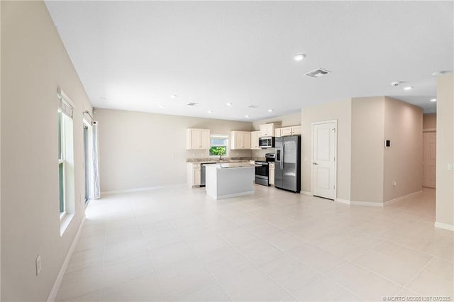 5 of 29 - 3639 Sapphire Hollow Way, Fort Pierce, FL