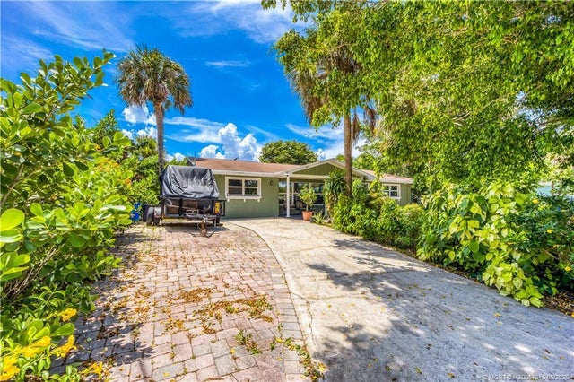 2 of 31 - 4646 Ne Dudley Circle, Jensen Beach, FL