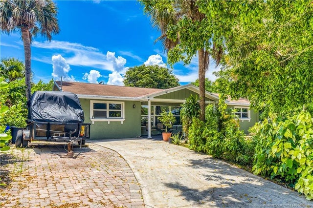 3 of 31 - 4646 Ne Dudley Circle, Jensen Beach, FL