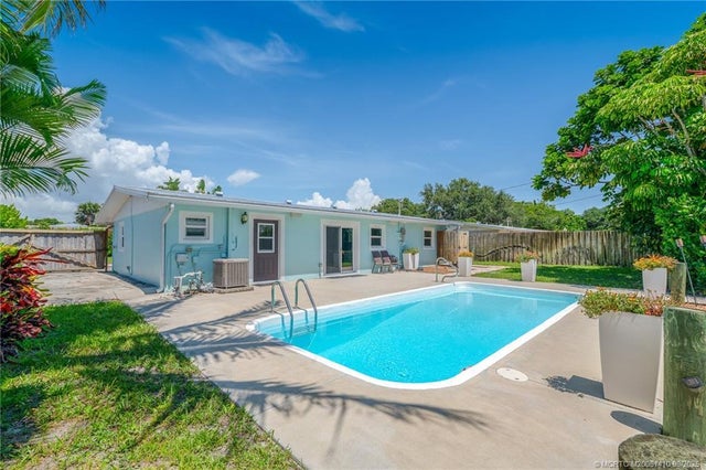 4 of 32 - 2859 Ne Hickory Ridge Avenue, Jensen Beach, FL