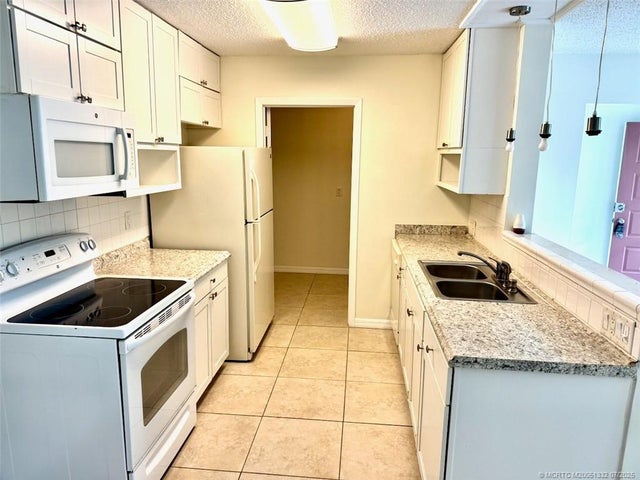 3 of 19 - 3912 Nw Cinnamon Tree Circle, Jensen Beach, FL