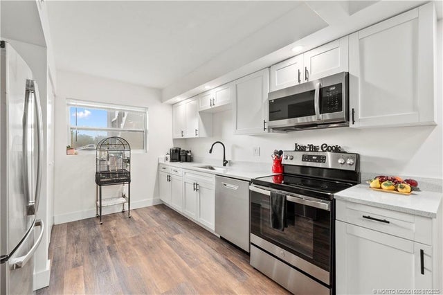 3 of 40 - 1210 Se Parkview Place #e5, Stuart, FL