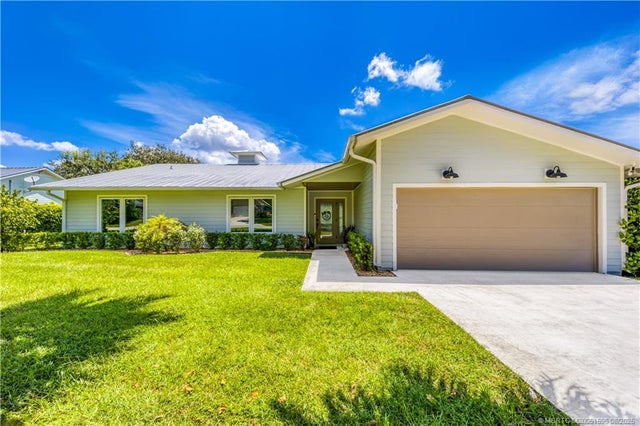 2 of 35 - 901 Sw Pine Tree Lane, Palm City, FL