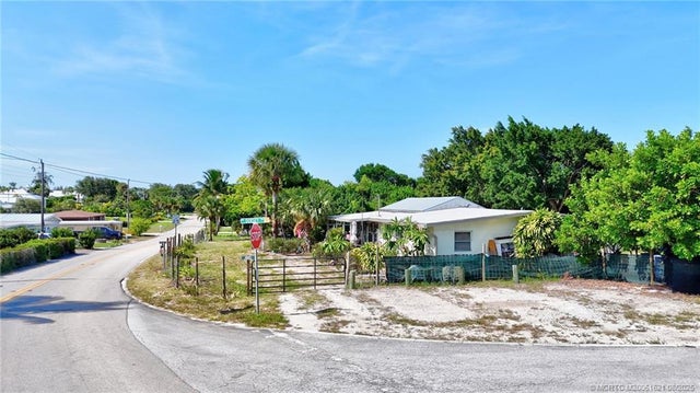 3 of 13 - 4665 Ne Savannah Road, Jensen Beach, FL