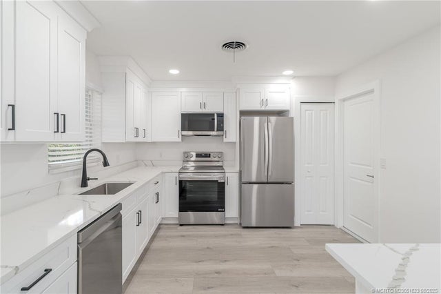 1 of 18 - 1030 Se Dolphin Drive, Stuart, FL