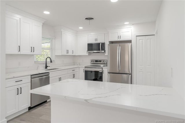 3 of 18 - 1030 Se Dolphin Drive, Stuart, FL