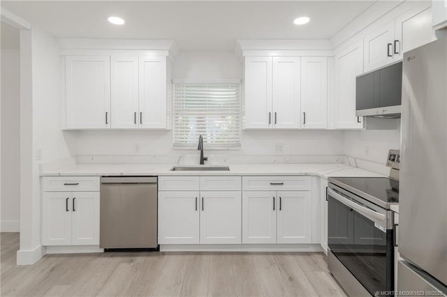 5 of 18 - 1030 Se Dolphin Drive, Stuart, FL
