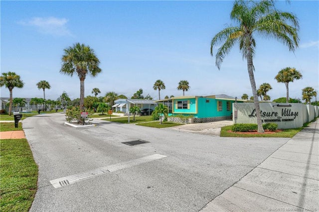 4 of 38 - 144 Se Tudor Court, Stuart, FL
