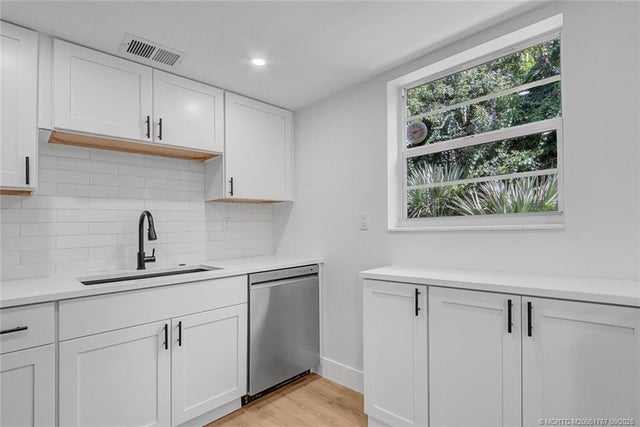 4 of 39 - 2929 Se Ocean Boulevard #e1, Stuart, FL