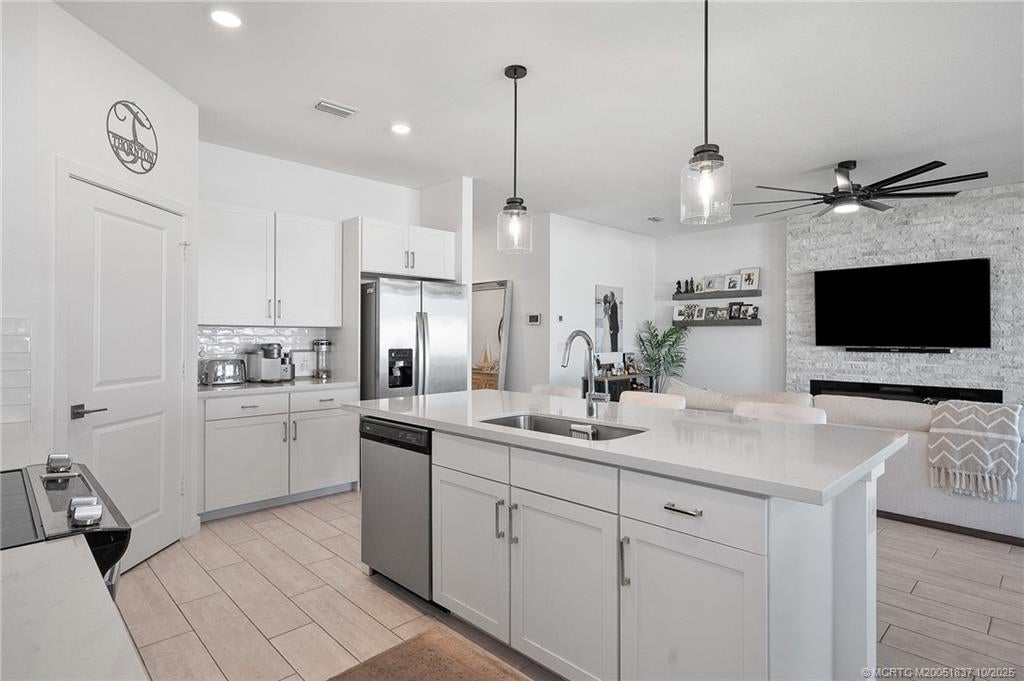 2880 Breezeway Circle, Jensen Beach