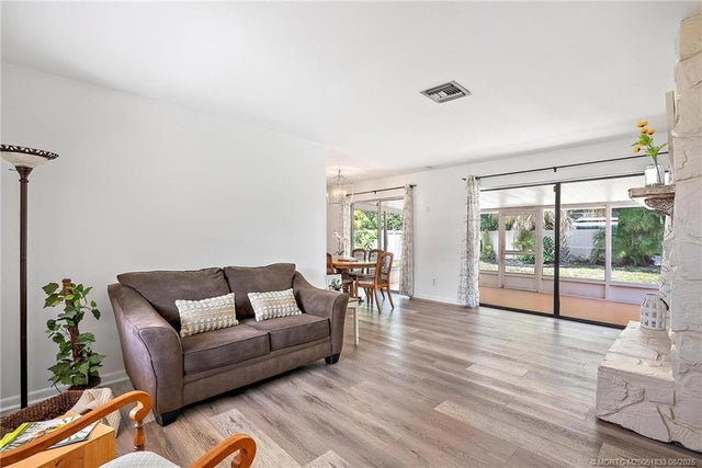 5 of 22 - 1017 Se 16th Court, Stuart, FL