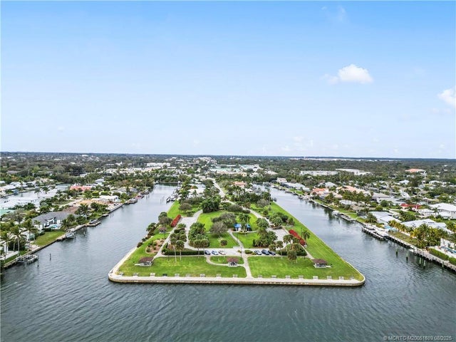 4 of 47 - 25 Park Avenue, Vero Beach, FL