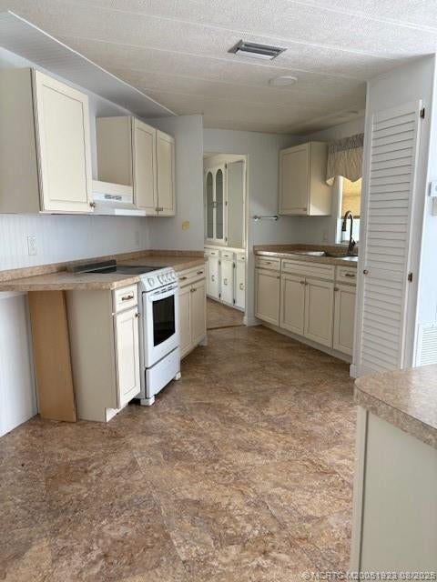 4 of 13 - 443 Ne Pinelake Village Boulevard, Jensen Beach, FL