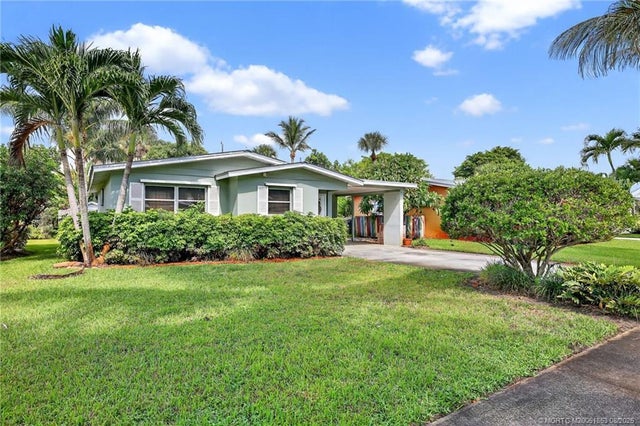 1 of 35 - 262 Se Monterey Avenue, Stuart, FL