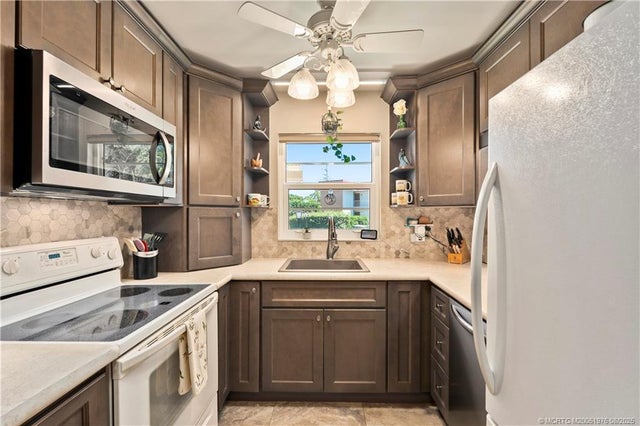 4 of 44 - 2600 Se Ocean Boulevard #jj9, Stuart, FL