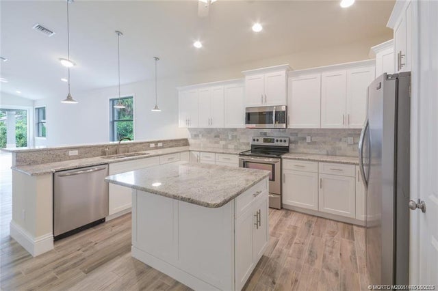 3 of 11 - 942 Sw 27th Street, Palm City, FL
