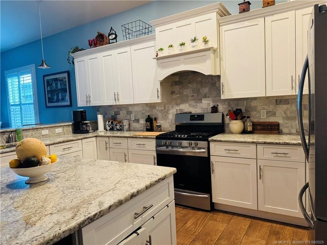 4 of 11 - 942 Sw 27th Street, Palm City, FL