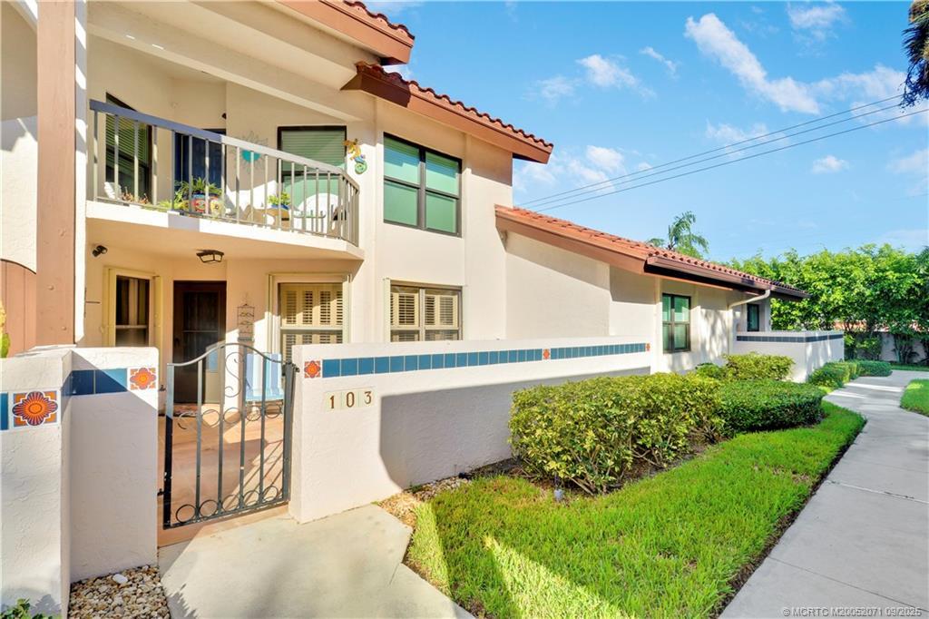 6011 Martinique Drive 103, Stuart