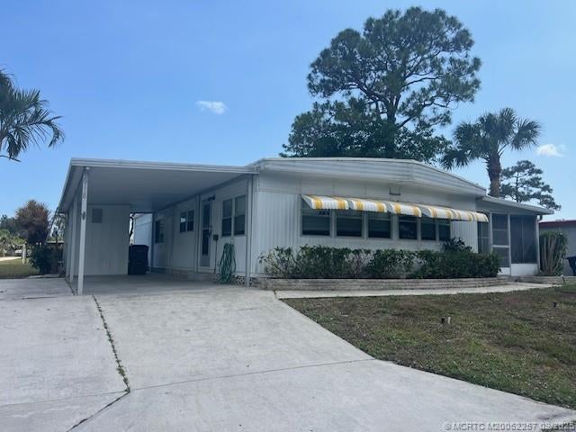 6118 Joshua Lane, Lantana