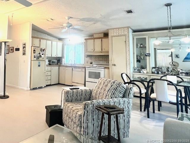 5 of 28 - 6221 S Ironwood Lane, Lantana, FL