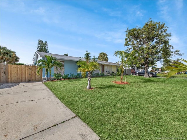 3 of 18 - 2346 Ne Rustic Place, Jensen Beach, FL