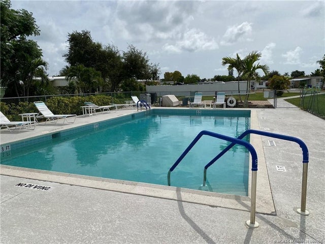 3 of 11 - 603 Ne Tahiti Way, Jensen Beach, FL