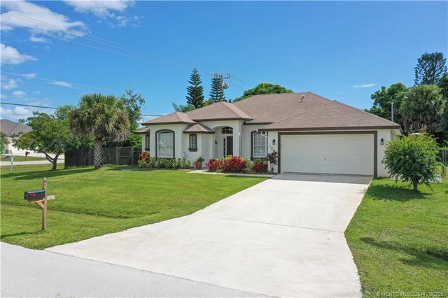 3 of 37 - 2097 Se Dranson Circle, Port St Lucie, FL