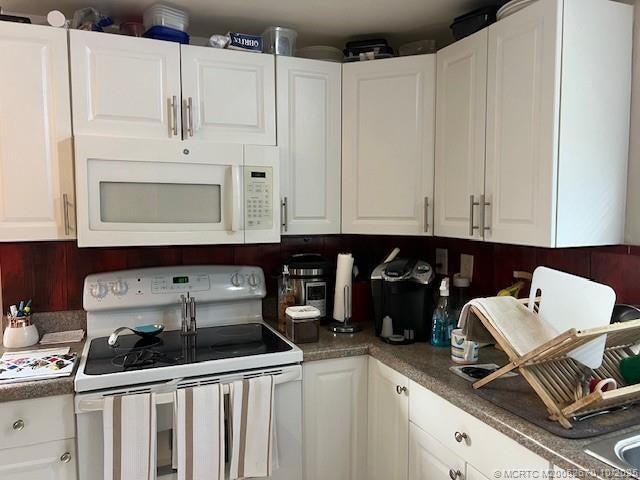 4 of 33 - 6315 S Ash Lane, Lantana, FL