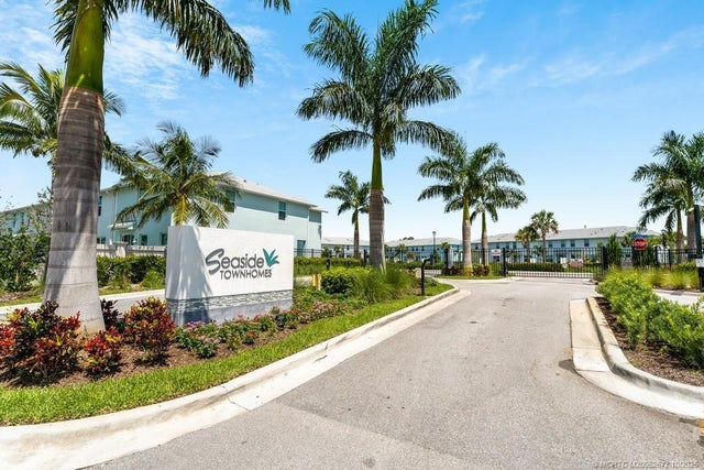 1 of 43 - 325 Se Halifax Lane, Stuart, FL