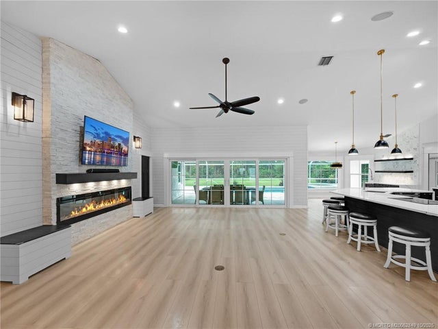 8025 Sw Yachtsmans Drive, Stuart