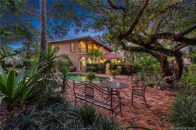 2 Sabal Court, Sewalls Point