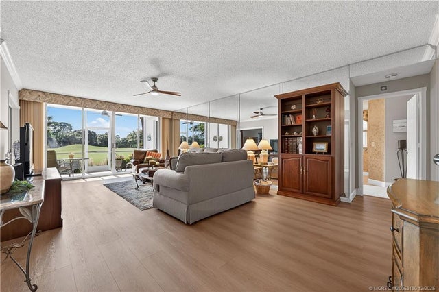 Photo of Listing #M20053180