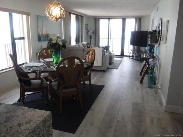 Photo of Listing #M20053303