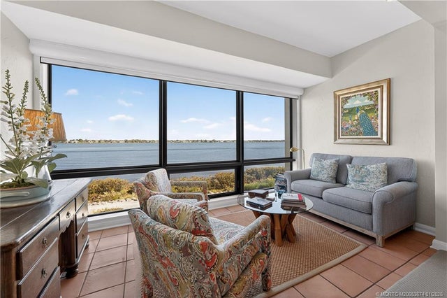 Photo of Listing #M20053674