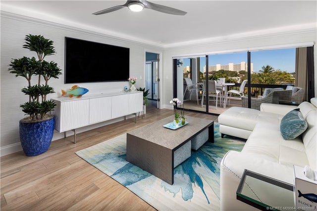 Photo of Listing #M20054042