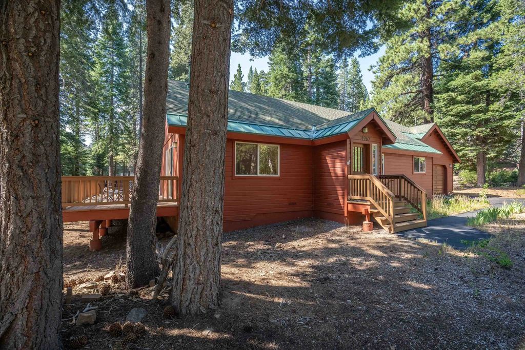 11967 Snowpeak Way, Truckee