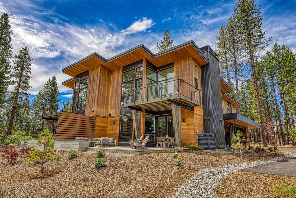 10097 Jakes Way, Truckee