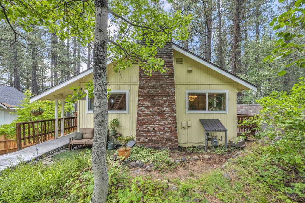 12211 E Sierra Drive, Truckee