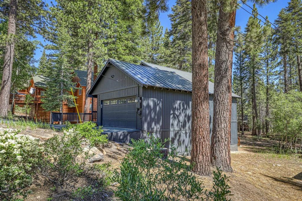 11848 Snowpeak Way, Truckee