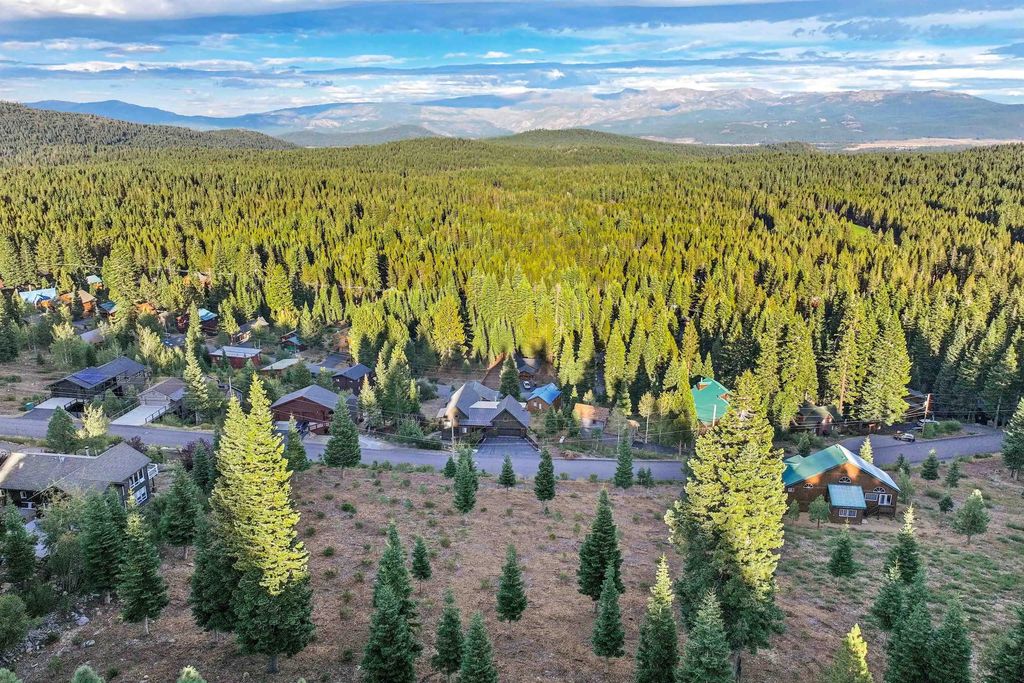 13038 Skislope Way, Truckee